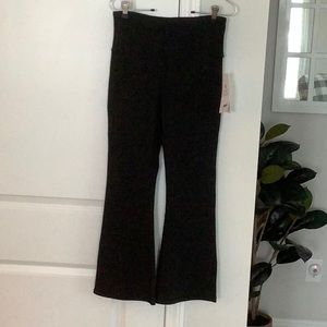 NWT Athleta election crop flare .. black size medium